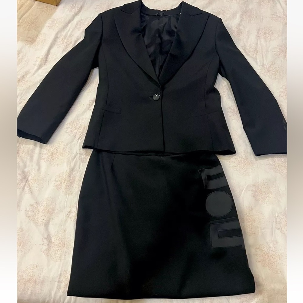gianni versace black women Suit Size 44 Excellent Condition 2 Piece Skirt Blazer